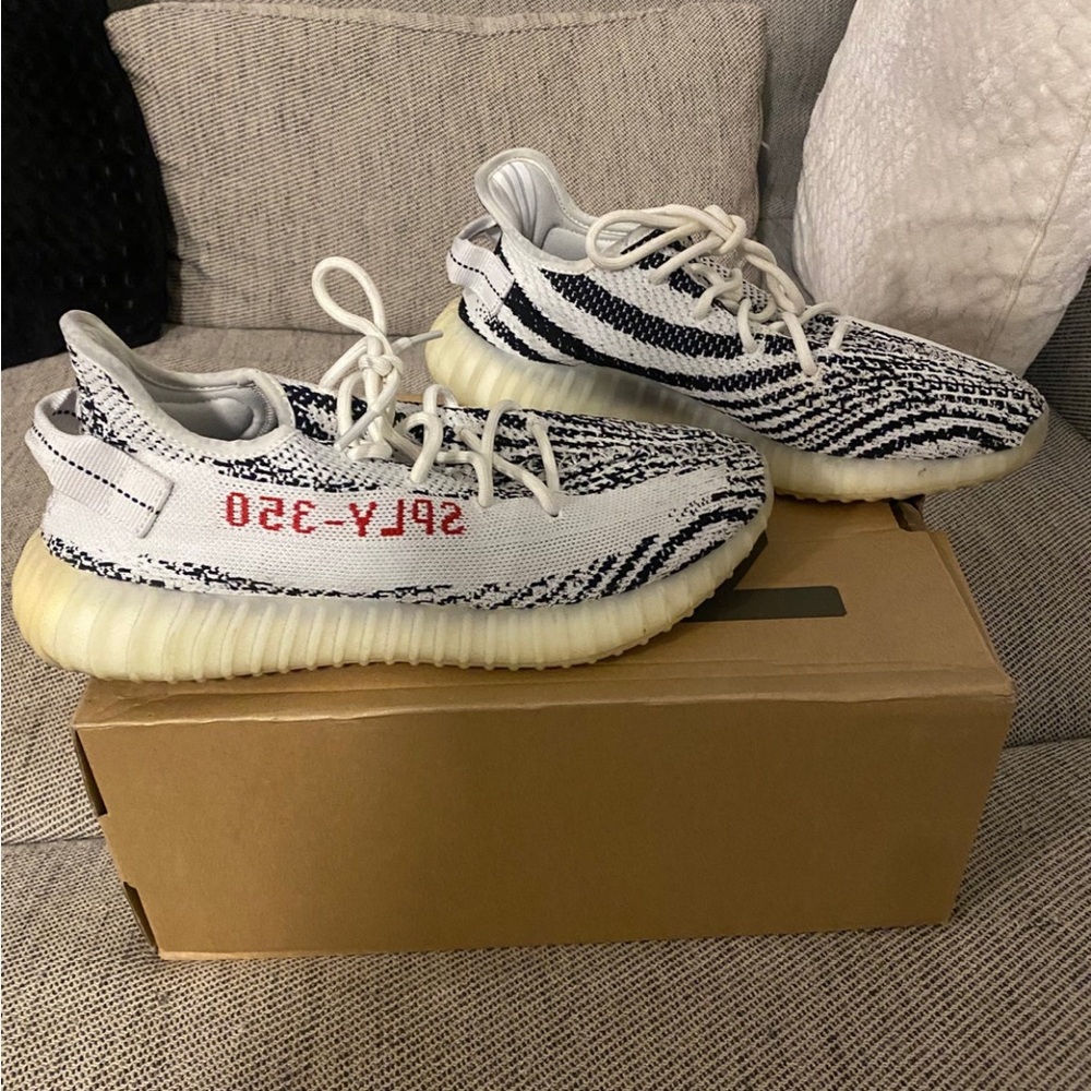 Yeezy Boost 350 v2 Zebra